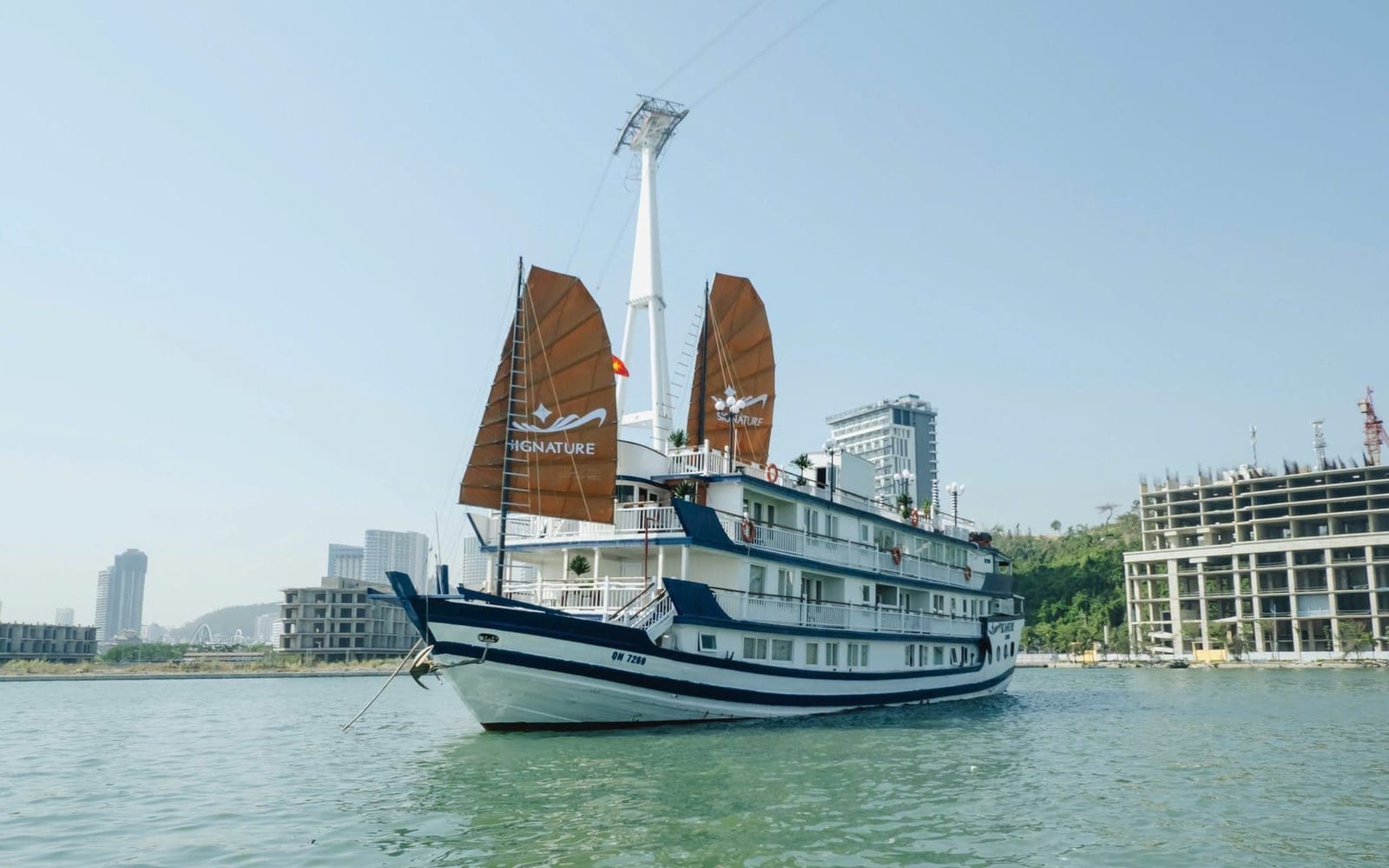 Six-star and five-star on Ha Long Bay: what it means