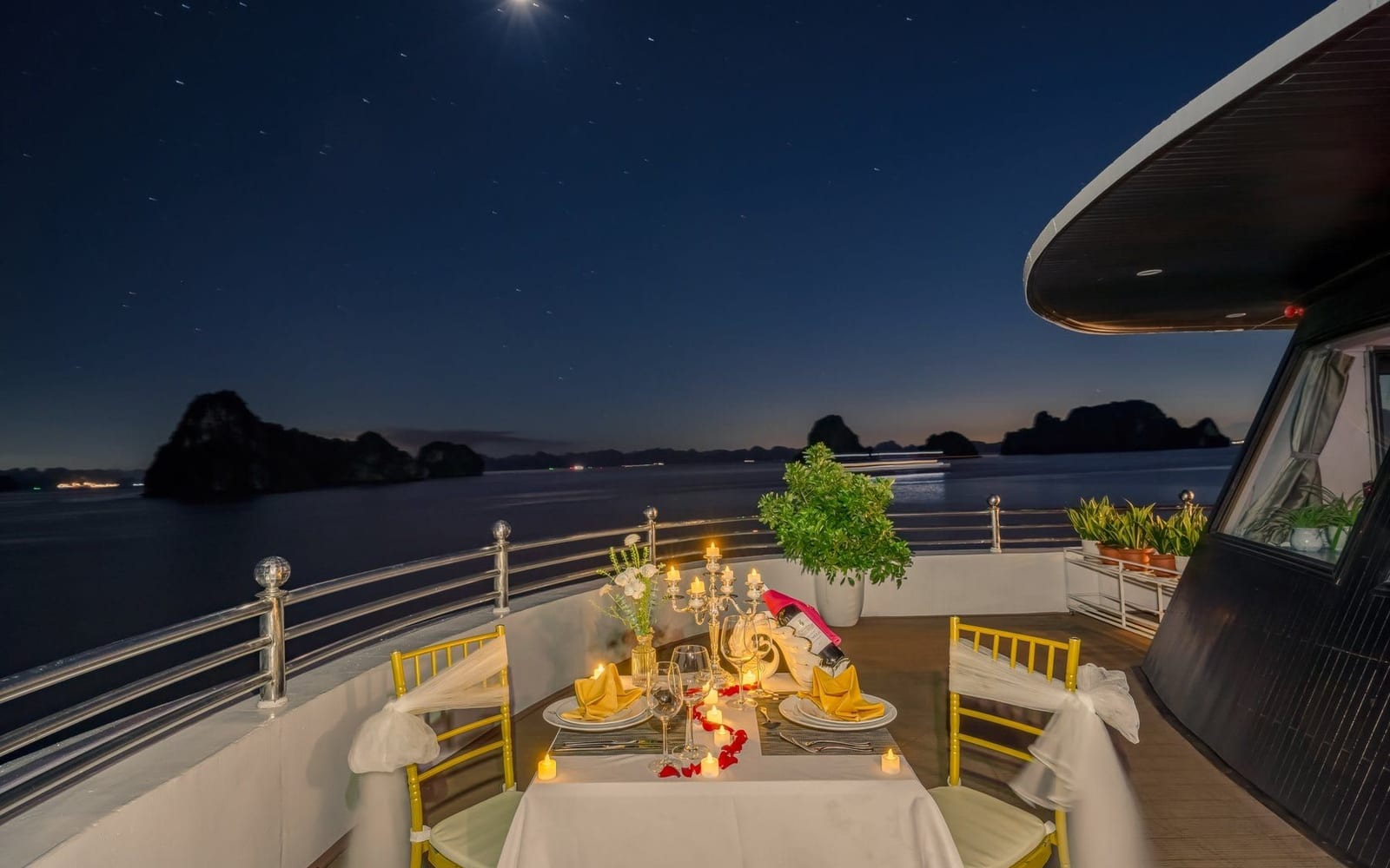 Renewing your vows on a Ha Long Bay cruise