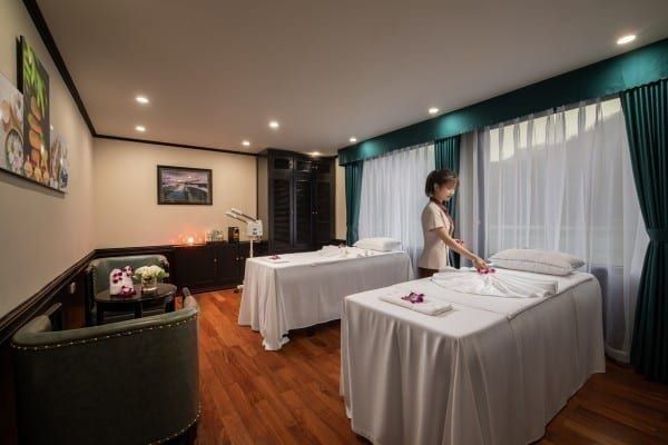 Aspira Cruise spa with twin treatment beds