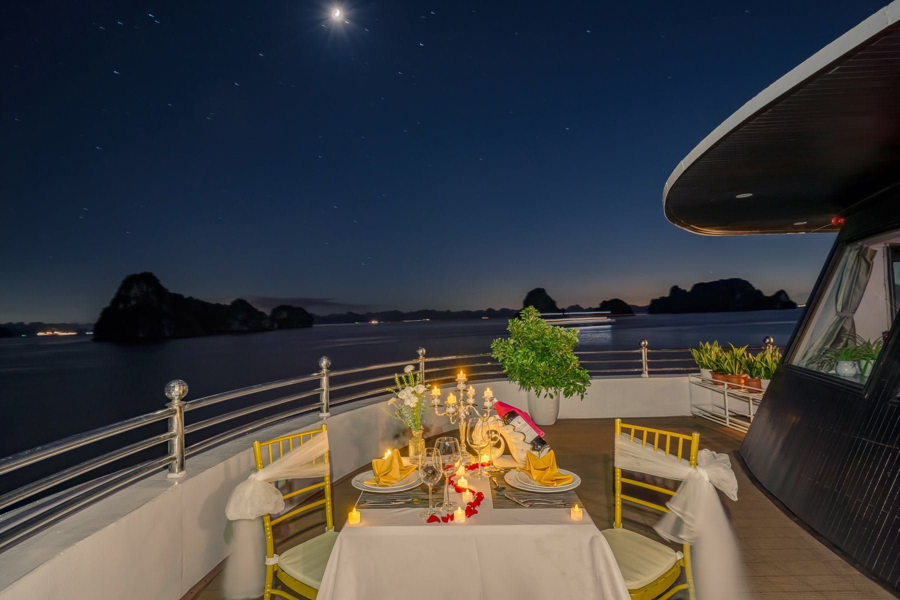 A second private dinner set-up on deck, dressed with balloons